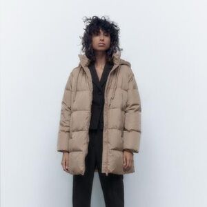 Zara WATER AND WIND PROTECTION HOODED DOWN COAT
TAUPE BROWN